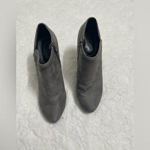Womens Size 9 Grey Ankle Booties